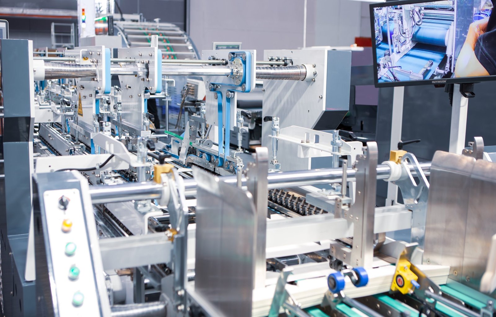 Automatic carton gluing machine